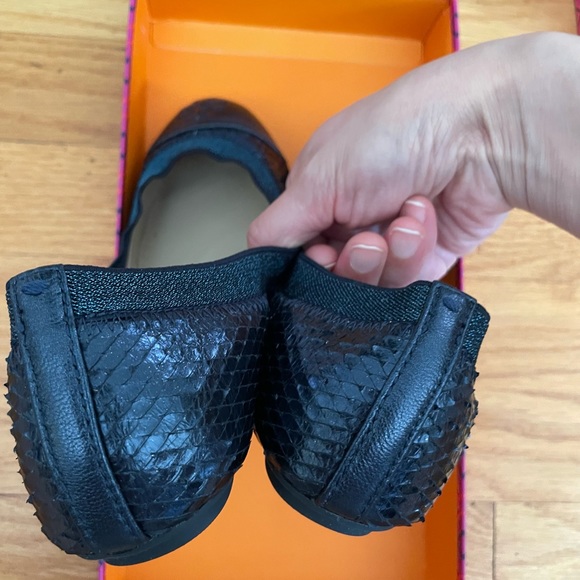 NWB Tory Burch Gabby Ballet-Washed Metallic Python Print; Color: Tory Navy: Sz:6 - Picture 4 of 9